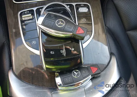 2016 Mercedes-Benz C 300 4Matic z USA, uszkodzony, nr VIN WDDWF4KB0GR132380